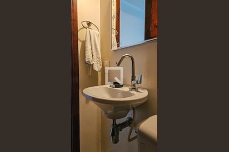 Casa à venda com 240m², 4 quartos e 4 vagasBanheiro Suite 1