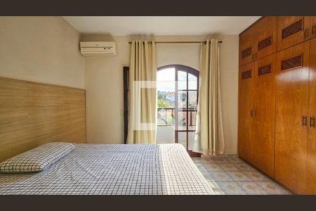 Casa à venda com 240m², 4 quartos e 4 vagasSuite 1