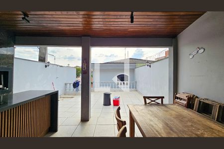 Casa à venda com 240m², 4 quartos e 4 vagasSacada