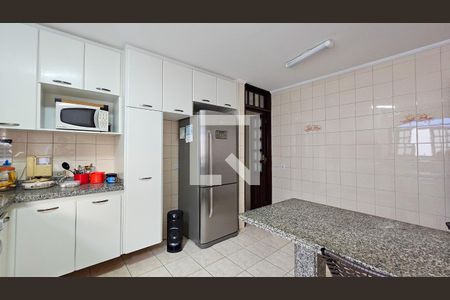 Casa à venda com 240m², 4 quartos e 4 vagasÁrea de serviço 