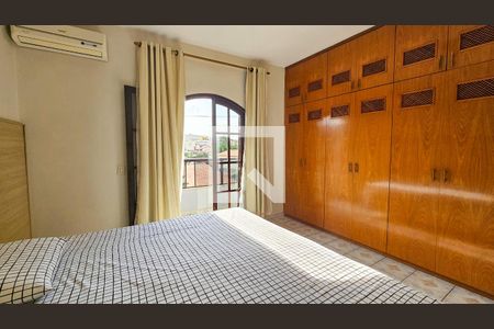 Casa à venda com 240m², 4 quartos e 4 vagasSuite 1