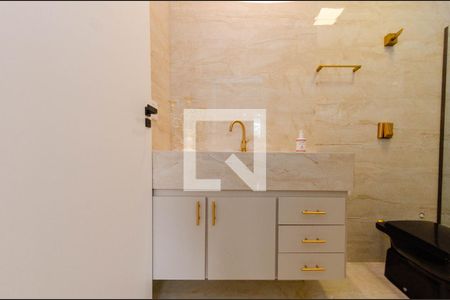 Casa à venda com 558m², 4 quartos e 4 vagasBanheiro suíte 2