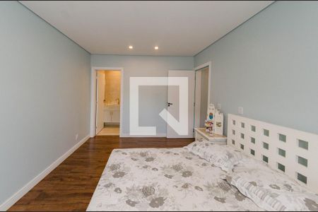 Casa à venda com 558m², 4 quartos e 4 vagasSuíte 2