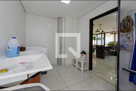 Casa à venda com 558m², 4 quartos e 4 vagasÁrea de serviço