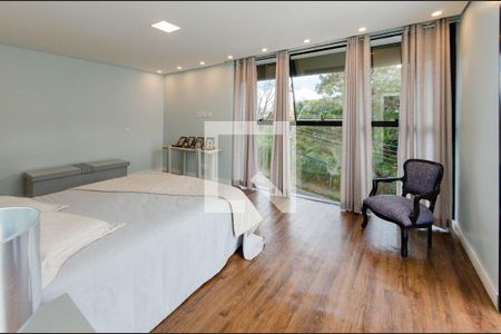 Casa à venda com 558m², 4 quartos e 4 vagasSuíte 1