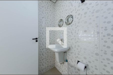 Casa à venda com 558m², 4 quartos e 4 vagasBanheiro externo