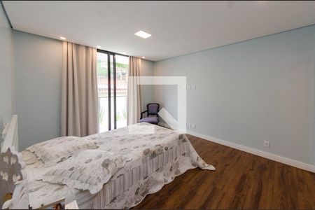 Casa à venda com 558m², 4 quartos e 4 vagasSuíte 2