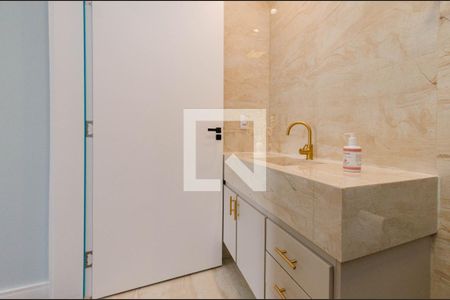 Casa à venda com 558m², 4 quartos e 4 vagasBanheiro suíte 2