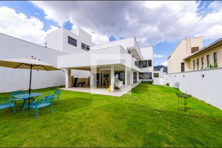 Casa à venda com 558m², 4 quartos e 4 vagasQuintal