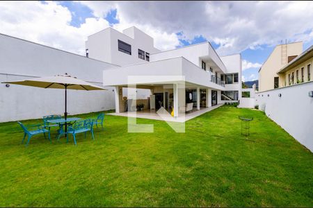Casa à venda com 558m², 4 quartos e 4 vagasQuintal
