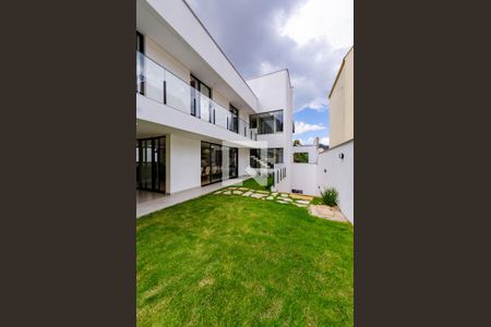 Casa à venda com 558m², 4 quartos e 4 vagasQuintal