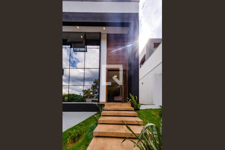 Casa à venda com 558m², 4 quartos e 4 vagasFachada