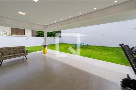 Casa à venda com 558m², 4 quartos e 4 vagasQuintal