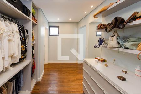 Casa à venda com 558m², 4 quartos e 4 vagasCloset