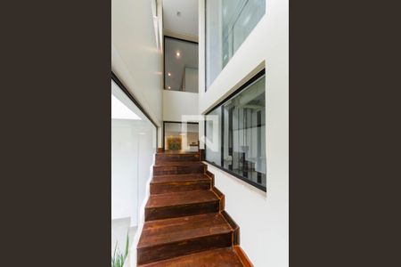 Casa à venda com 558m², 4 quartos e 4 vagasEscada