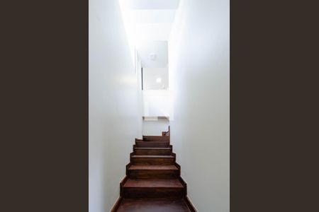 Casa à venda com 558m², 4 quartos e 4 vagasEscada