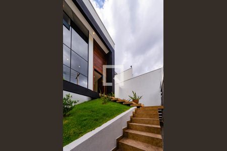 Casa à venda com 558m², 4 quartos e 4 vagasFachada