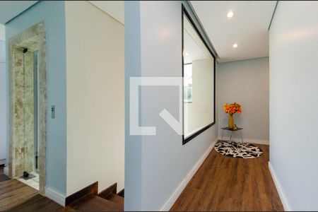 Casa à venda com 558m², 4 quartos e 4 vagasCorredor