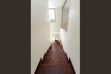 Casa à venda com 558m², 4 quartos e 4 vagasEscada