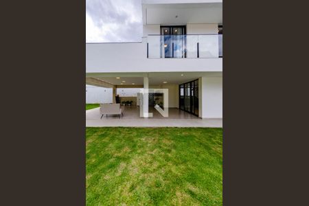 Casa à venda com 558m², 4 quartos e 4 vagasQuintal