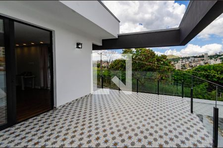 Casa à venda com 558m², 4 quartos e 4 vagasVaranda