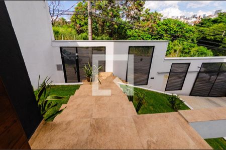 Casa à venda com 558m², 4 quartos e 4 vagasEntrada