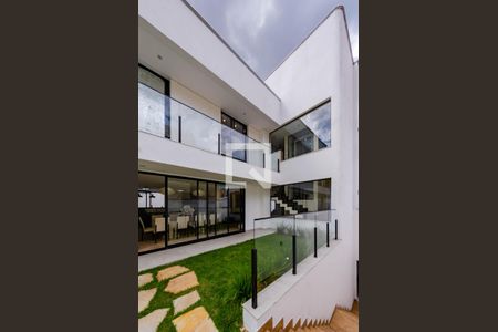 Casa à venda com 558m², 4 quartos e 4 vagasQuintal