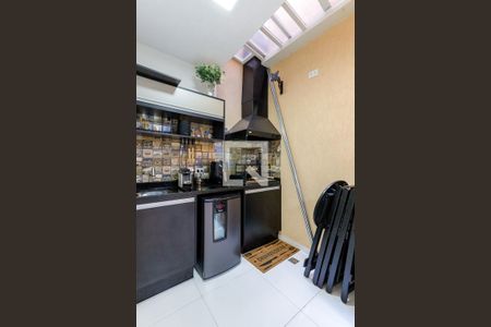 Casa de condomínio à venda com 79m², 2 quartos e 1 vagaÁrea de Serviço e Churrasqueira