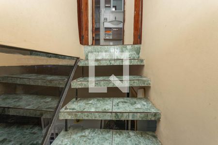 Escada  de casa à venda com 2 quartos, 128m² em Vila Nogueira, Diadema