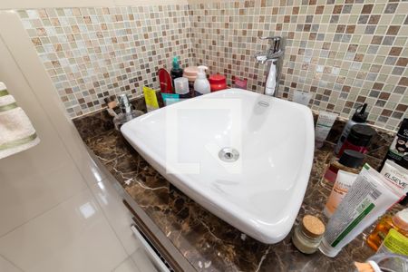 Casa à venda com 220m², 3 quartos e 4 vagasBanheiro 2