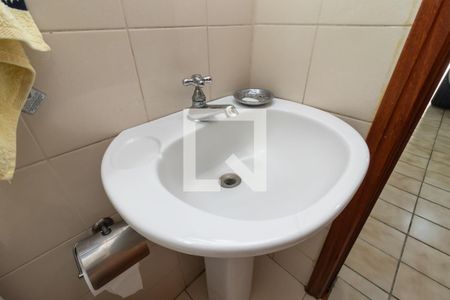 Casa à venda com 220m², 3 quartos e 4 vagasBanheiro de Serviço