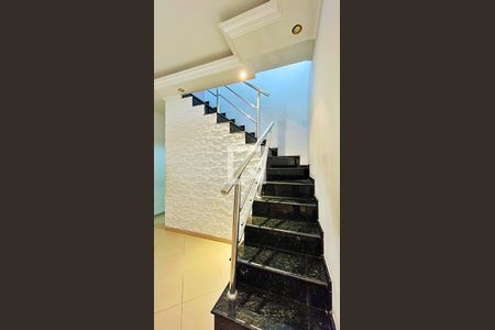 Escada de casa para alugar com 2 quartos, 120m² em Cumbica, Guarulhos