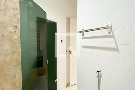 Banheiro da Suíte  de apartamento para alugar com 3 quartos, 130m² em Lagoa, Rio de Janeiro