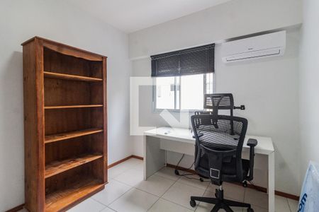 Quarto 2 de apartamento para alugar com 2 quartos, 67m² em Real Parque, São José