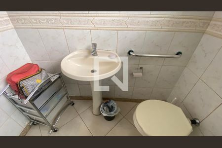 Casa à venda com 400m², 5 quartos e 2 vagas Casa à venda com 400m², 5 quartos e 2 vagasBanheiro Social