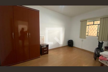 Casa à venda com 400m², 5 quartos e 2 vagas Casa à venda com 400m², 5 quartos e 2 vagasQuarto 4