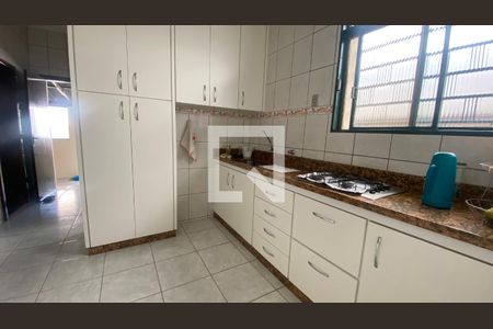 Casa à venda com 400m², 5 quartos e 2 vagas Casa à venda com 400m², 5 quartos e 2 vagasCozinha