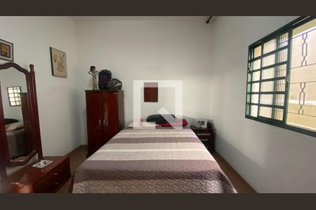 Casa à venda com 400m², 5 quartos e 2 vagas Casa à venda com 400m², 5 quartos e 2 vagasQuarto 2