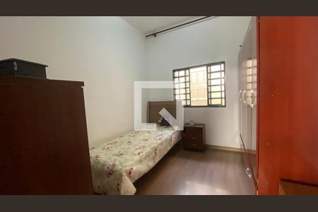 Casa à venda com 400m², 5 quartos e 2 vagas Casa à venda com 400m², 5 quartos e 2 vagasQuarto 3