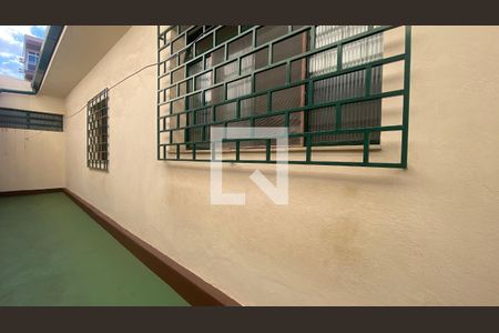 Casa à venda com 400m², 5 quartos e 2 vagas Casa à venda com 400m², 5 quartos e 2 vagasVaranda