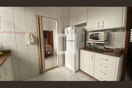 Casa à venda com 400m², 5 quartos e 2 vagas Casa à venda com 400m², 5 quartos e 2 vagasCozinha