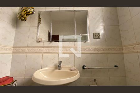 Casa à venda com 400m², 5 quartos e 2 vagas Casa à venda com 400m², 5 quartos e 2 vagasBanheiro Social