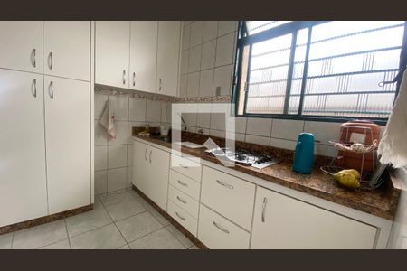 Casa à venda com 400m², 5 quartos e 2 vagas Casa à venda com 400m², 5 quartos e 2 vagasCozinha