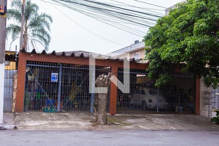 Casa à venda com 260m², 3 quartos e 4 vagas Casa à venda com 260m², 3 quartos e 4 vagasFachada