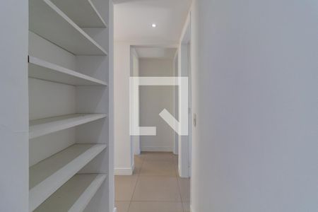 Corredor de apartamento para alugar com 2 quartos, 70m² em Vila Suzana, São Paulo