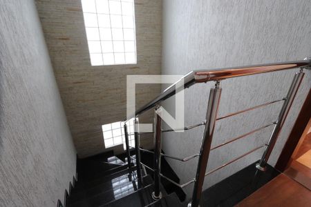 Casa à venda com 196m², 5 quartos e 4 vagasEscadas