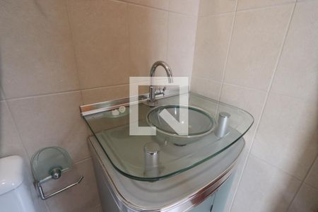Casa à venda com 196m², 5 quartos e 4 vagasBanheiro da Suíte de serviço