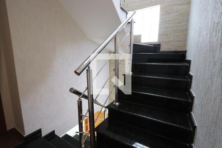 Casa à venda com 196m², 5 quartos e 4 vagasEscadas