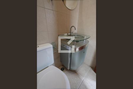 Casa à venda com 196m², 5 quartos e 4 vagasBanheiro da Suíte de serviço