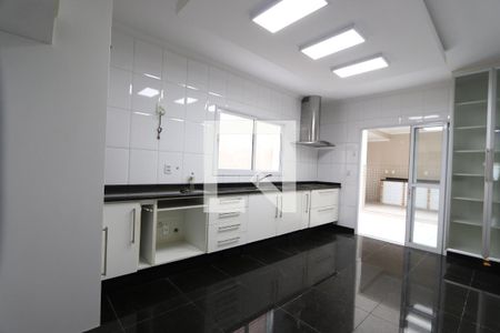 Casa à venda com 196m², 5 quartos e 4 vagasCozinha